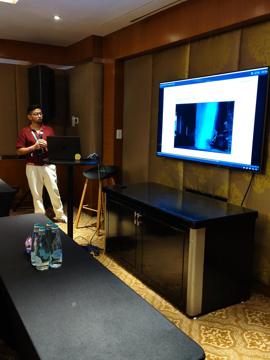 grapeprotocol's tweet image. Here we have @mallikadityagfx giving a marketing 101 workshop session on how to get people to care about your code at Solana APEX Mumbai