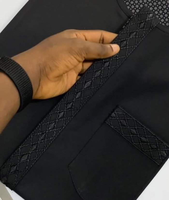 Command attention wherever you go with our finely designed Kaftans, each stitches tells a story of elegance, confidence, and class. 🔥

 Step out boldly &amp; wear sophistication with ease.👌

Each frame Is 40k.
Nationwide delivery 🚚 
Location Abeokuta.
Available on pre-order.