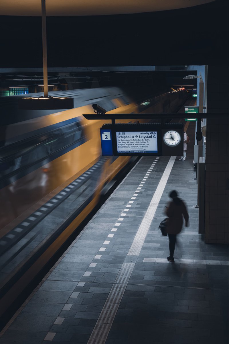 monday morning mood 

“Passing” 
📷 <a href="/0xMicks/">micks</a>