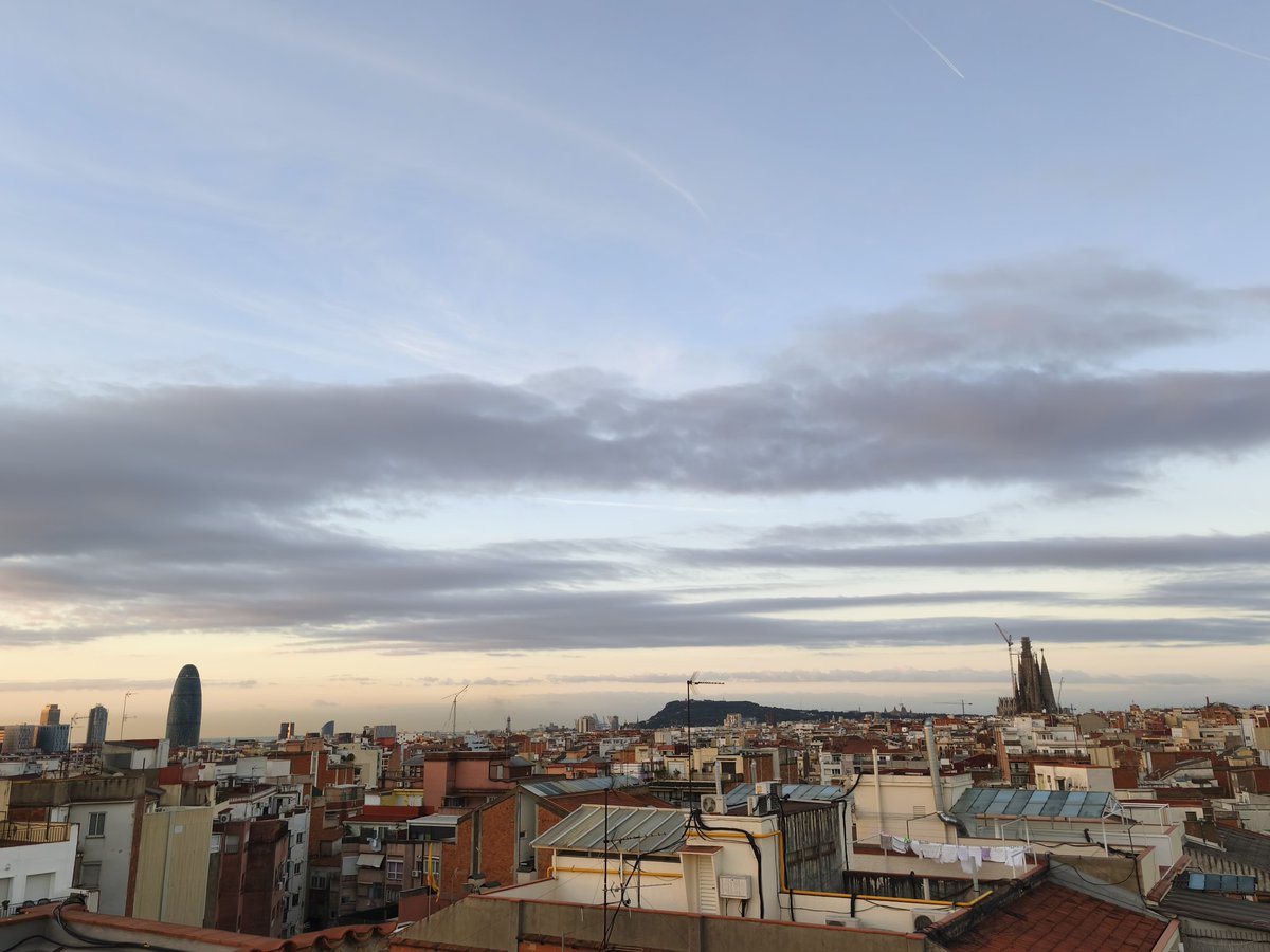 avantocat's tweet photo. Mínima fresca de 14.8°C a #SantAndreu
Durant la nit hem tingut algun ruixat de només 0.2mm a #SanAndreu i de 2.8mm al #TorrentDeLaGuineu 🌦️🌦️🌦️ https://t.co/tVEp9821wo