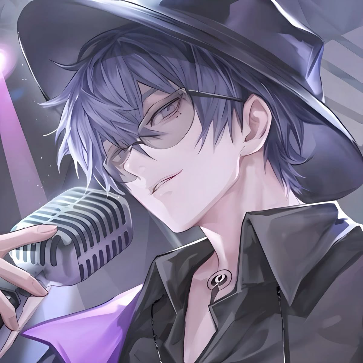 رغم أنّ الجمال لم يعرف طريقًا إلى تلك العائلة، قرّر أن يمرّ مرور الكرام فترك بصمته الوحيدة على ليو؛ كاستثناء جميل وسط طوفان من القُبح! 💜🦉✨