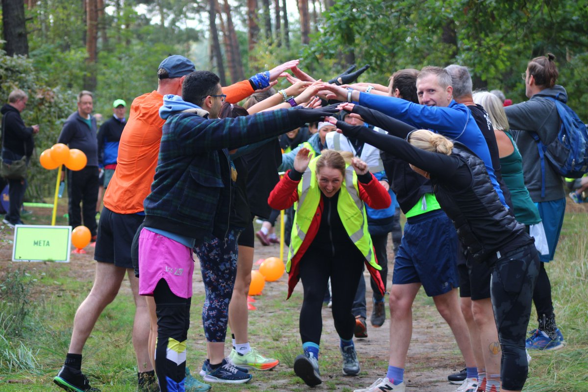 parkrunPL's tweet photo. parkrun: jedyne miejsce, gdzie „piątka o 9 rano” oznacza coś fajnego 😍✋
W sobotni poranek 6797 osób przybiło sobie nawzajem piątki na trasie.
1404 wolontariuszy rozdawało piątki z uśmiechem.

📸 Fot. parkrun Zielona Góra
#loveparkrun https://t.co/Rbjk40O4JD