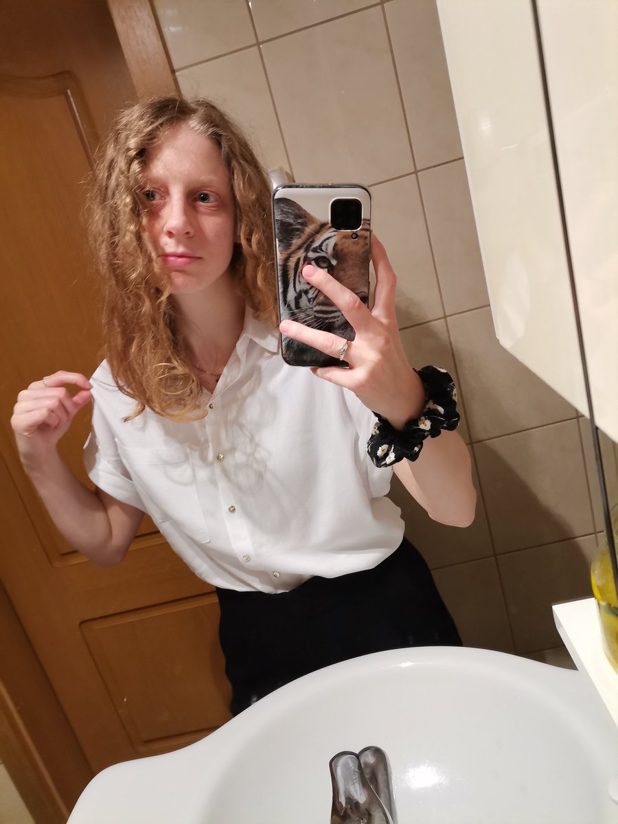 lynxbuddy's tweet photo. Performance outfit 🤍 (forgot the glasses :/) 

#JeffSelcaDay #JeffSatur https://t.co/Jev8TPrK1t