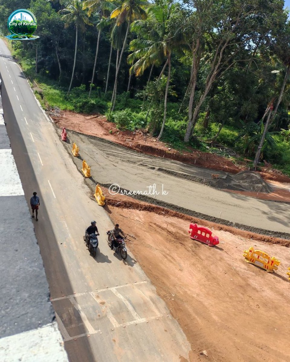 Kerala_City's tweet image. Vizhinjam Port highway nears completion, linking to NH66 with a temp setup! A cloverleaf intersection &amp;amp; 10.7km tunnel await.🚧🌴  #Kerala #Infrastructure #VizhinjamPort