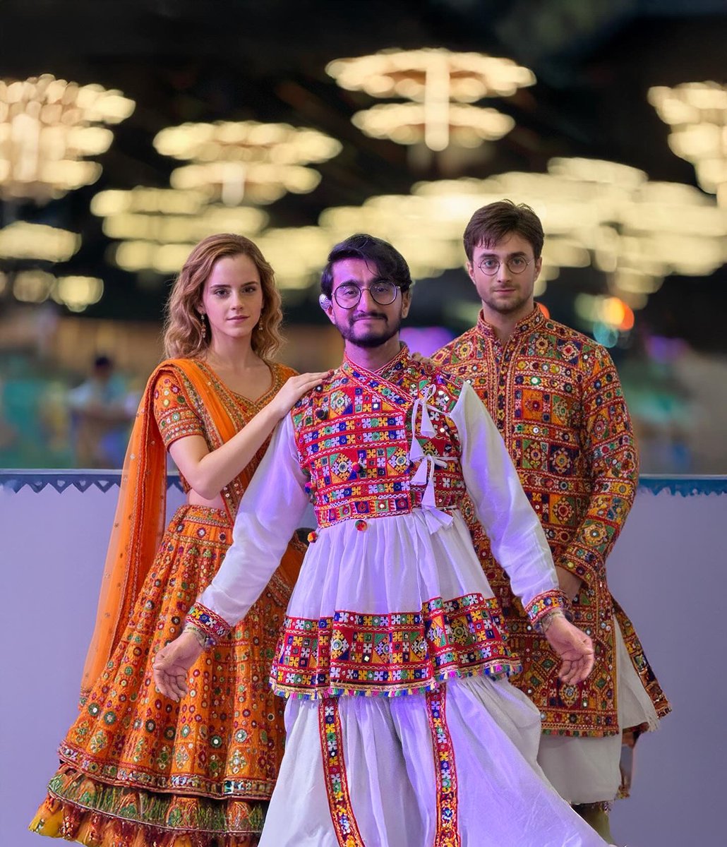 geekydhaval's tweet image. Gonna miss this navratri :( #navratri #throwback