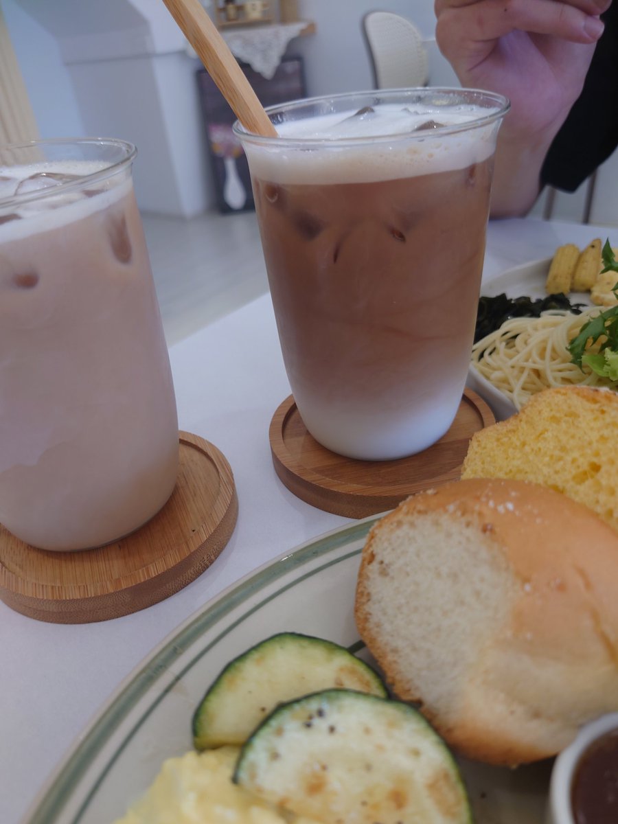 molly910396's tweet photo. 發現自己太久沒更新推特上的自我介紹，上次更新的時候甚至還寫我在讀碩士，我都畢業一年多了我的天啊，馬上改了

圖文不符的放一下昨天出門吃的早午餐 https://t.co/ilQ61Jbye1