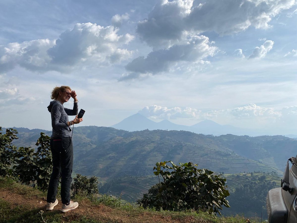 SafarisStandard's tweet image. 🚨 Grab your cameras and binoculars, today&apos;s a cool Monday morning, perfect for exploring! 📸👀 The stunning Malongo wetland and Uganda&apos;s rolling hills are waiting to be captured. 🌍🇺🇬 
standardgorillasafaris.com
#touruganda #ugandasafari #africasafari #visituganda #safarisinuganda