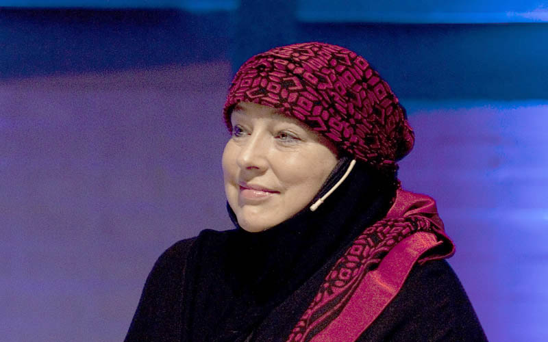 mahfildijital's tweet photo. 🔴 Sumud Filosu’nda yer alan İngiliz gazeteci Yvonne Ridley, İsrail hapishanesinde açlık grevine başladı.

Ridley, 2001’de Afganistan’da ajanlık şüphesiyle Taliban tarafından yakalanmış ve 11 gün gözaltında tutulmuştu. 

Bu süre boyunca açlık grevi yapmış, serbest kaldıktan sonra İslam üzerine araştırmalar yaparak Müslüman olmuştu.