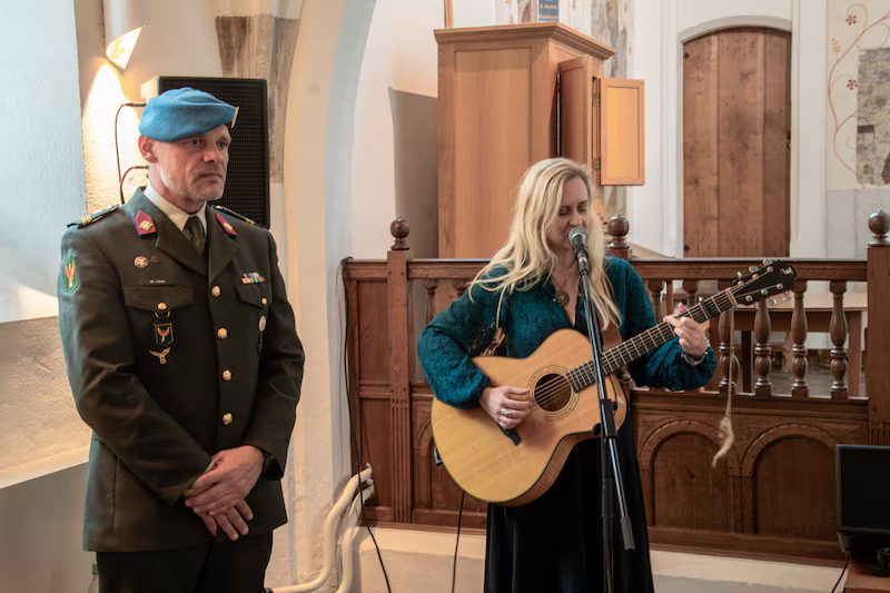 Via #helmenvolverhalen delen militairen hun verleden met burgers. 'Je kunt door met je leven' #meeopmissie
Lees: destentor.nl/elburg/via-dit…
Zonder paywall archive.ph/rEZRs