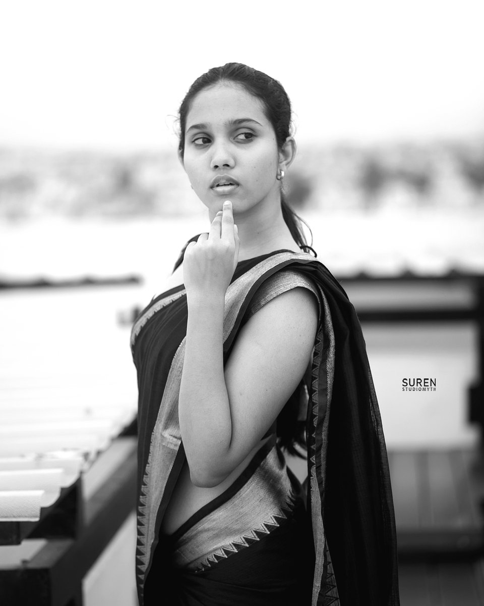 surenstudiomyth's tweet photo. In Frame : https://t.co/tPmQgderIR
Saree &amp; Blouse : https://t.co/ToQ42fUsqu
Click : https://t.co/p5y3FGJ2y0 https://t.co/W6sraeLYVr