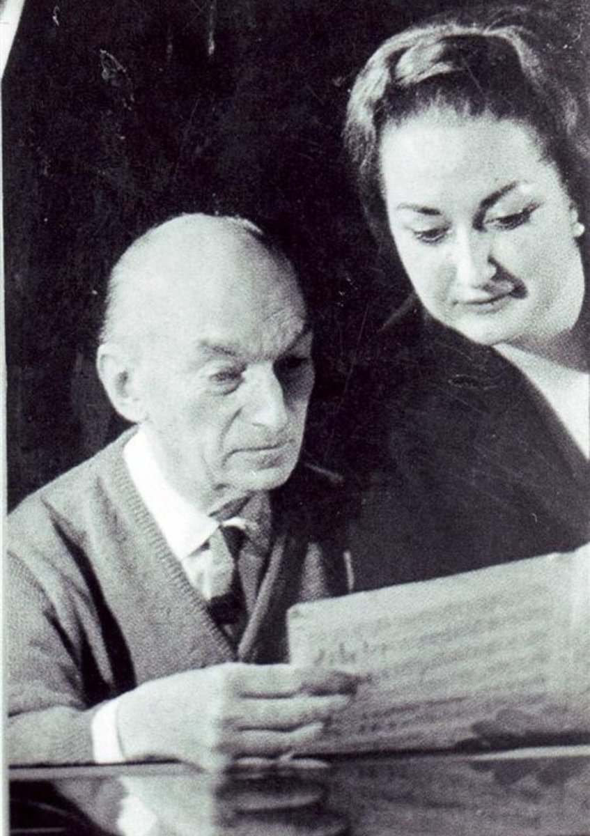 #Taldiacomavui de 2018 moria la gran soprano Montserrat Caballé. 
📷Paloma O’Shea, Carme Bravo, <a href="/alicia_larrocha/">Alicia de Larrocha - oficial / official -</a> i Montserrat Caballé en un homenatge pòstum a Mompou, fet a Granada el 1988,
📷Caballé i Mompou preparant un enregistrament l'any 1965.
#taldiacomohoy #otd #otdinmusic