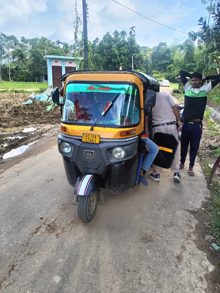 tp_north's tweet image. On 06.10.2025 Damcherra PS officer and staff conducted surprised vehicle checking at Bangsul Naka under Damcherra PS to ensure compliance of Motor Vehicle Rules and take action against defaulters.