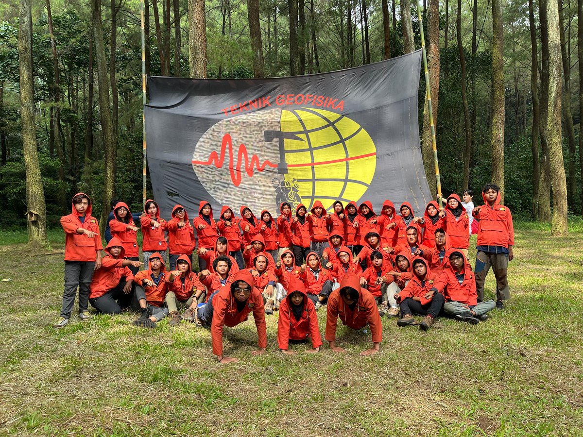 wippzyyy's tweet photo. Selamat lahir TAMBORA https://t.co/v2kRWdgq7k