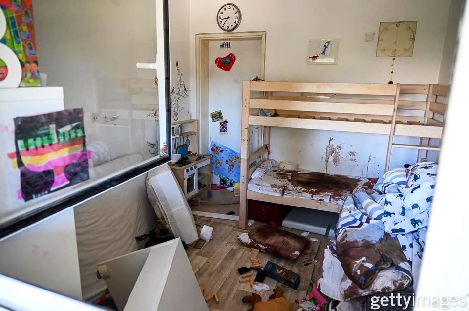 AnnaOdessa13's tweet image. Heute vor zwei Jahren - der 6. Oktober. Der letzte Tag des Lebens für Tausende Menschen in Israel. Es war Frieden. Niemand im Nova Festival oder in den Kibbuzen ahnte, dass die Araber in Gaza längst ein grausames Massaker planten. Niemals vergessen!