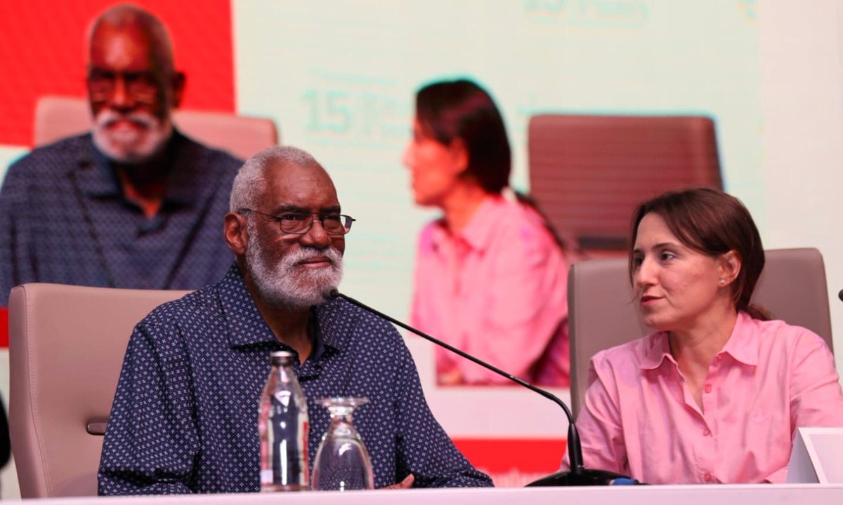 The international guest of the 15th Kocaeli Book Fair, writer and academician Muhyiddin Shakoor, began his response to a question about the genocide in Gaza by saying “Allahu Akbar.”
He drew attention to the human tragedy taking place there, moving the audience to tears.