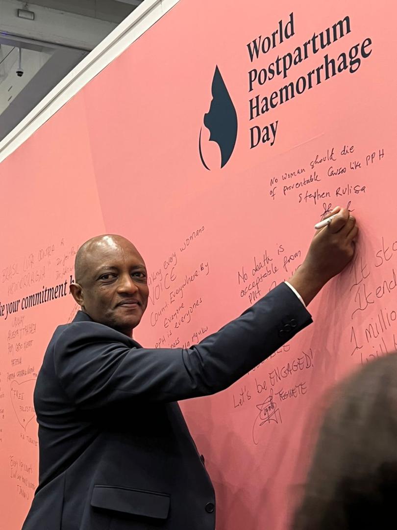 Prof. Stephen Rulisa signed the End PPH Pledge Wall at FIGO 2025 in Cape Town, joining global leaders committed to ending postpartum haemorrhage and saving mothers' lives. 
Representing #ECSACOG, he adds his voice to the call for safer births.
💙