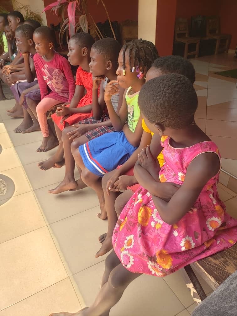 akcomlibgh's tweet image. Mr. Obed narrated an interesting story to the learners. 📖
Yesterday’s AKCOMLIB-GH session was all about ENTERTAINMENT! 🎭✨
Aim: To discover and nurture the talents and gifts of the beneficiaries. 🌟
#AkcomlibGH #CommunityLibrary #StoryTime #EntertainmentSession #YouthEmpower