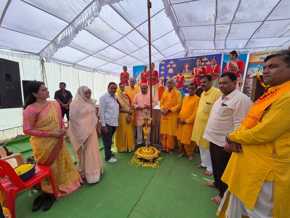 आज मध्यप्रदेश के सेंधवा शहर के पुराना ए.बी. रोड,मुक्तिधाम मार्ग पर अखिल विश्व गायत्री परिवार, शांतिकुंज हरिद्वार के मार्गदर्शन में आयोजित ज्योति त्रिपथ के अनावरण कार्यक्रम में मुख्य अतिथि के रूप में सम्मिलित होकर कार्यक्रम को संबोधित किया।
