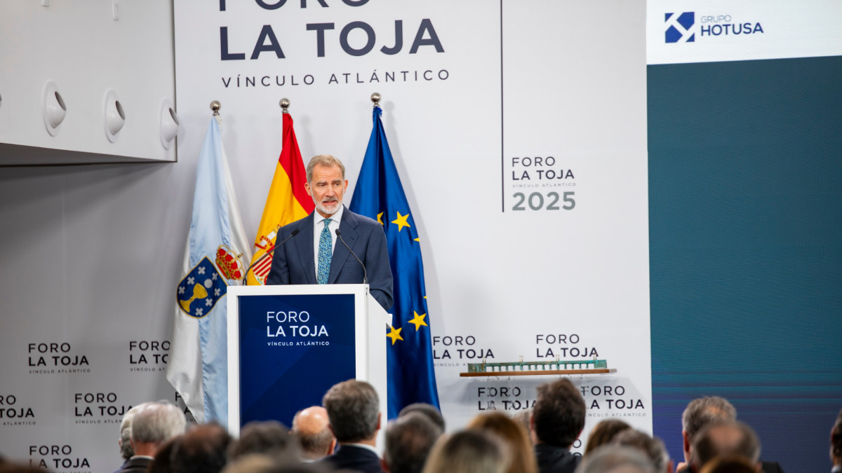 En La Toja, el Rey Felipe VI pidió unidad y cooperación:
“Ni la radicalidad ni la división aportan soluciones”.
Un discurso firme que contrasta con la polarización actual.
#Felipe6Une #ForoLaToja