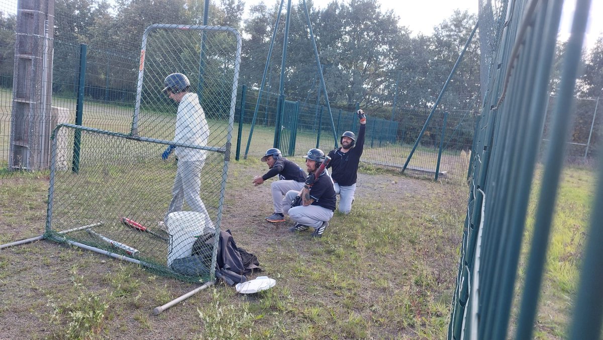 AngersRoyals's tweet photo. Un grand merci à nos bénévoles, nos joueurs, pour l'organisation du tournoi.👏👏👏⚾️💪 ##sportangers #GOROYALS #angers #ladalleangevine https://t.co/MEnwhEGkCW