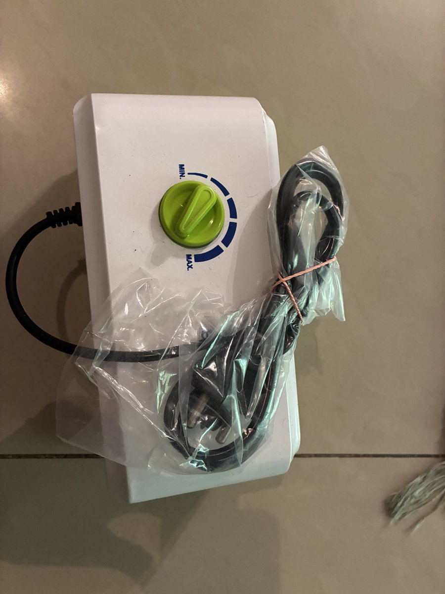 Vaarunieae's tweet photo. @amazonIN This kind of poor service and lack of responsibility is not expected from Amazon. I request urgent resolution to avoid further escalation.
This they delivery instead of mattress 
Ordered no - 408-6587715-3249131 https://t.co/iQ6biN6QFE