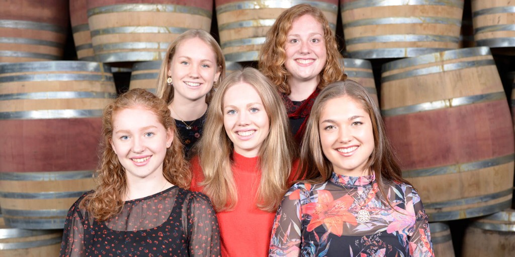 NouveauAG's tweet image. Die Familie Mathier prägt seit 1387 Salgesch. Von französischen Wurzeln bis zu preisgekrönten Weinen: Nadia &amp;amp; Diego verbinden Tradition, Wissen und Passion.

🌐 mathier.com/familie-geschi…

#mathier #diegomathier #wallis #salgesch #walliserwein #geschichte #wappen