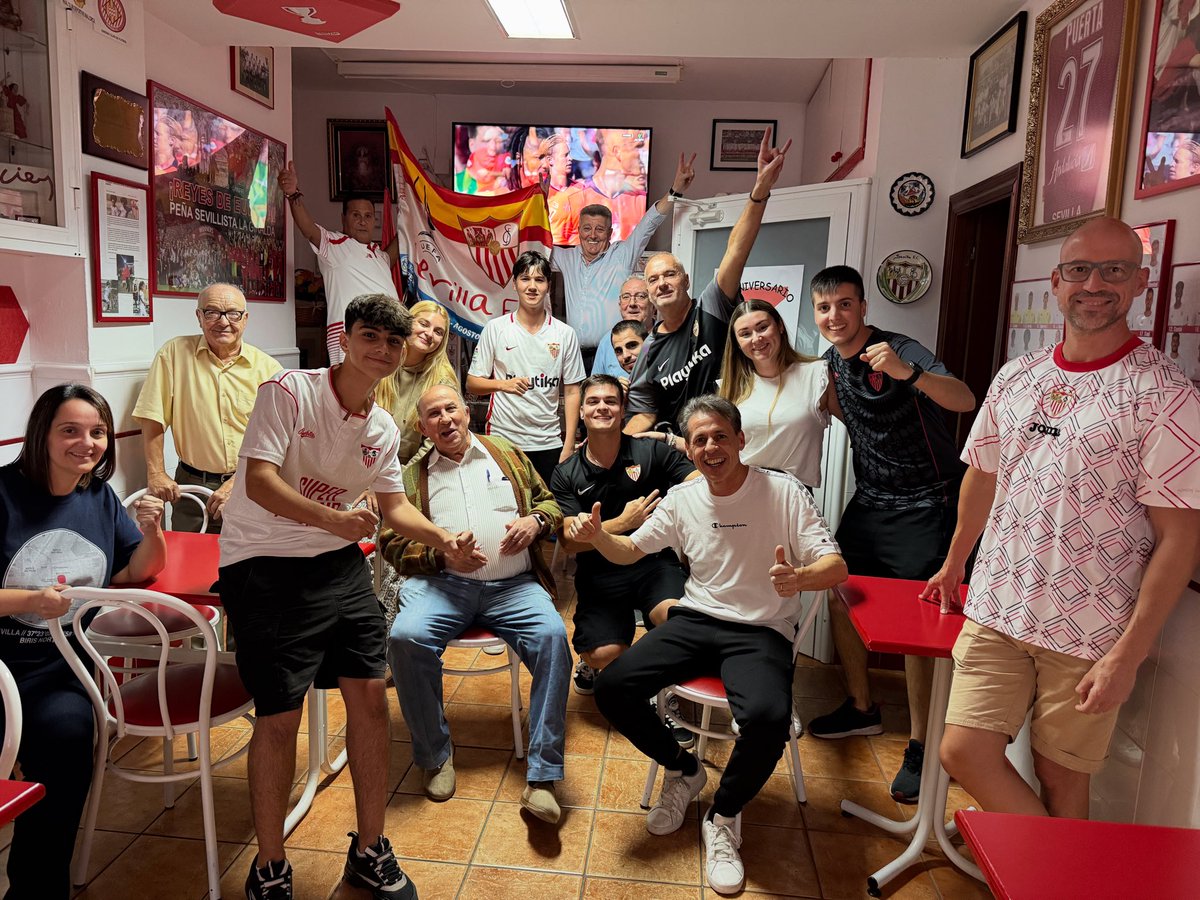 Nos vamos al parón sumando otra vez de 3. Que partidazo del equipo ayer y como lo disfrutamos en nuestra peña. ¡Vamos mi Sevilla!