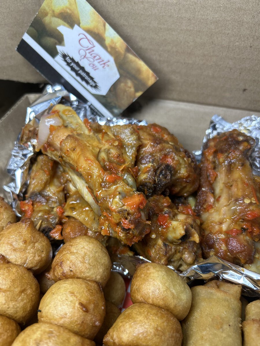 nutz_n_chops's tweet image. Good Morning fam😃😃
Happy new week❤️

Happy Teachers day celebration 😄😄

Do you know any educator in your vicinity?
Have an educator as a relative?
Friends with an educator?

They deserve a lot of love for what they’ve done and are doing❤️

Send a box to an educator today😃❤️