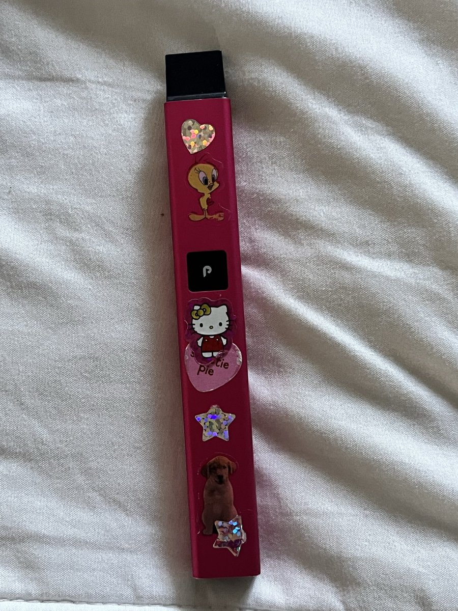 1melcr's tweet photo. a moment of silence for my pen that got me through the last few years 😢🙁🥺💔💔🙏🏼 #loyalaf #imissyoualready https://t.co/o8Bps8Ivdl