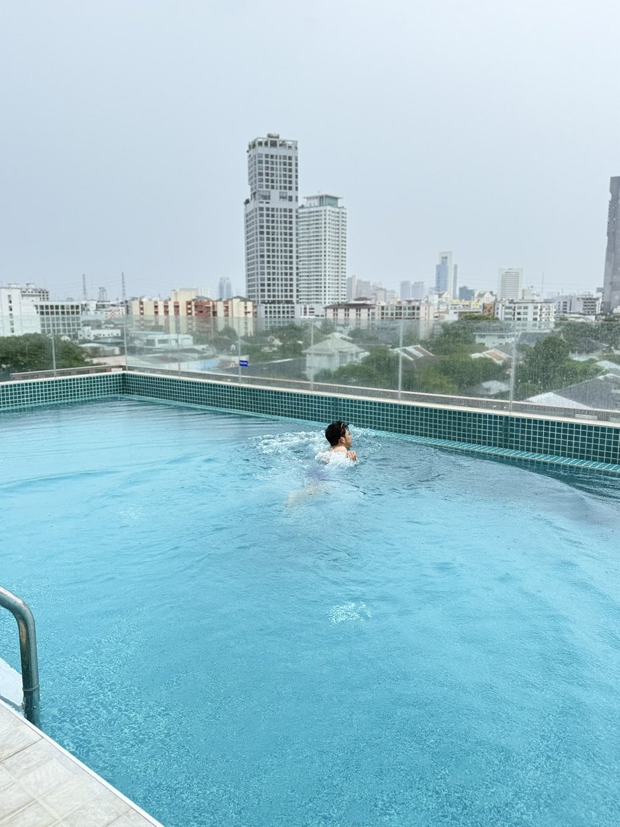 MatomKa's tweet photo. Swimming 💦 https://t.co/xhDQ0u8SiH