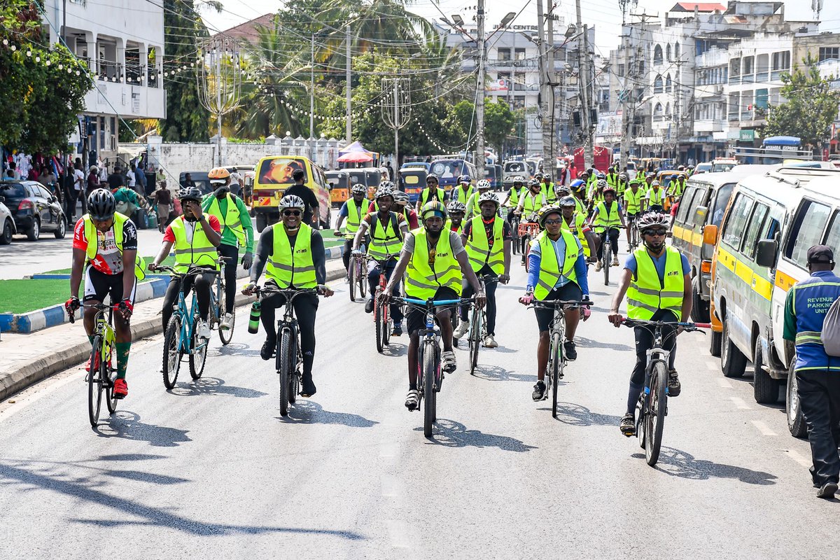 KRACorporate's tweet image. Get set and go! 🚴🏼‍♀

Our Mission Possible Bike Ride race has kicked off from Customs House, Mombasa. 

Pace iko sawa na morale iko juu. Tupatane kwa finish line!

#MissionPossible #CSWeek2025 #ICXKenya #KRACSW2025