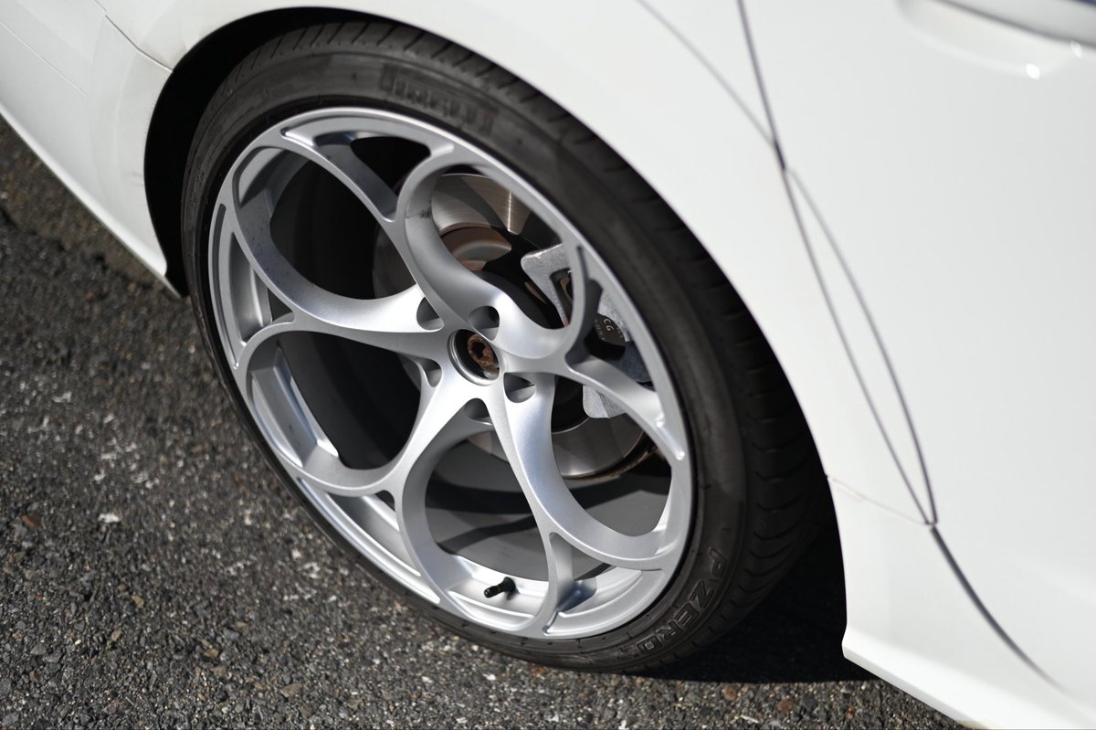 itza_s6avant's tweet image. 𝑾𝒆𝒍𝒄𝒐𝒎𝒆 𝒃𝒂𝒄𝒌‼︎

𝐀𝐮𝐝𝐢 𝐀𝟔 𝐚𝐥𝐥𝐫𝐨𝐚𝐝𝐪𝐮𝐚𝐭𝐭𝐫𝐨 𝐜𝟕.𝟓

おかえりなさいアウディ。
早速車高下げてホイールぶち込みました

ホイールはみなさんご存知、ｱﾙﾌｧﾛﾒｵｽﾃﾙｳﾞｨｵｸｱﾄﾞﾘﾌｫﾘｵの純正です！（）

#Audi
#a6
#4g
#オールロードクワトロ