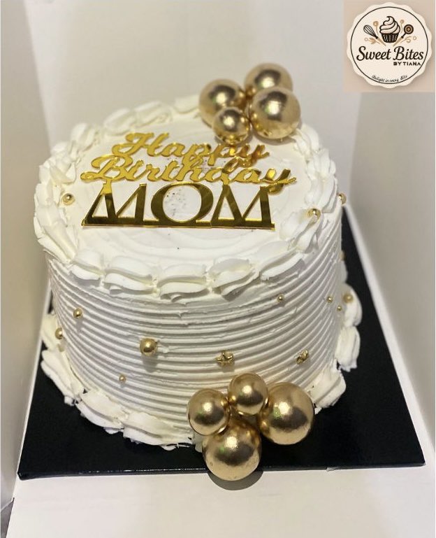 This is what I do for a living

I bake cakes, pastries, and sweet treats 🧁

Please patronize me🙏🏻