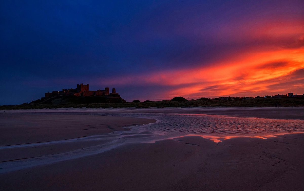 Bamburgh Sunset 

Just back from an incredibly blustery weekend on the North East Coast. Storm Amy certainly put me through my paces, but I was treated to an epic sunset on the beach at Bamburgh on Saturday. Made the effort more than worth it 😊

#bamburgh #northumberland