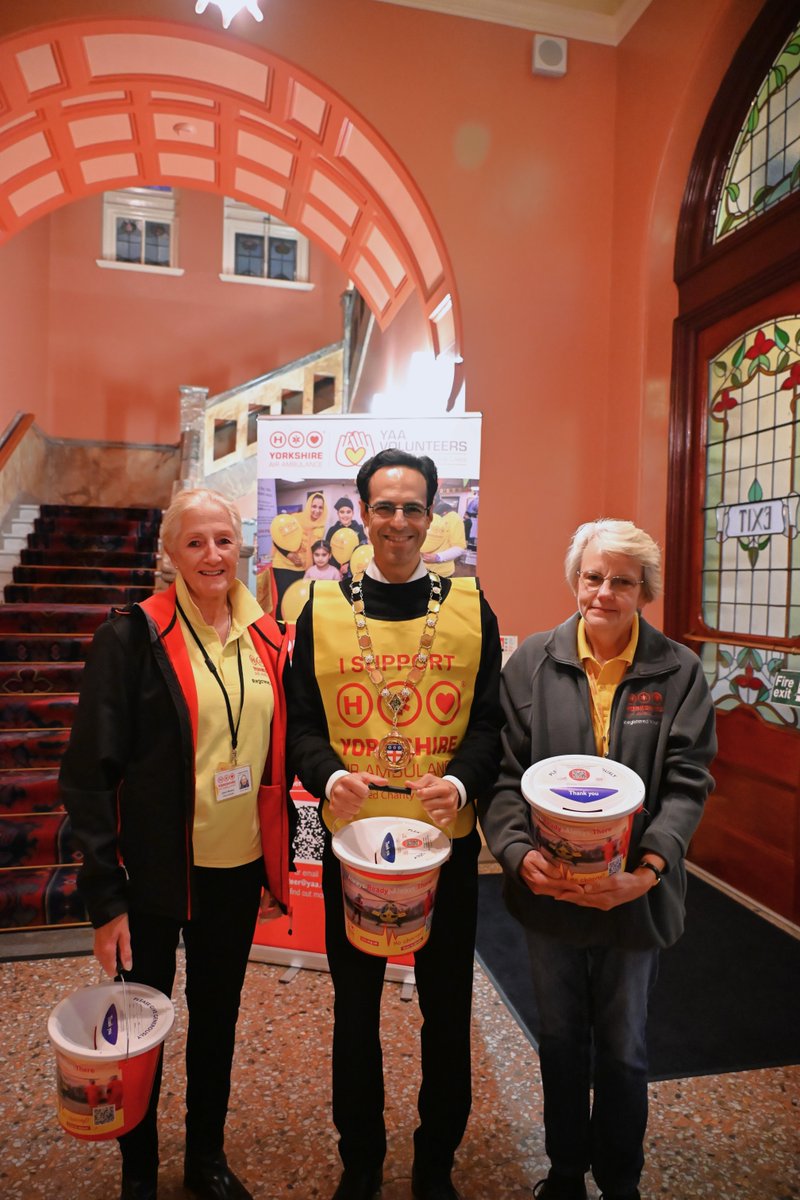 Look who's here!

Chair of North Yorkshire Council, Cllr George Jabbour joined @YorkshirAirAmb volunteers fundraising at the ELO Experience show at the Royal Hall over the weekend.  

It's lovely to see all the support #YAA receives at our events. Every penny counts!