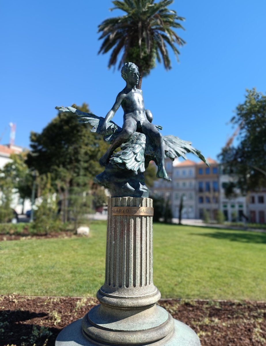 Caderneta de cromos de uma cidade que rejuvenesce.