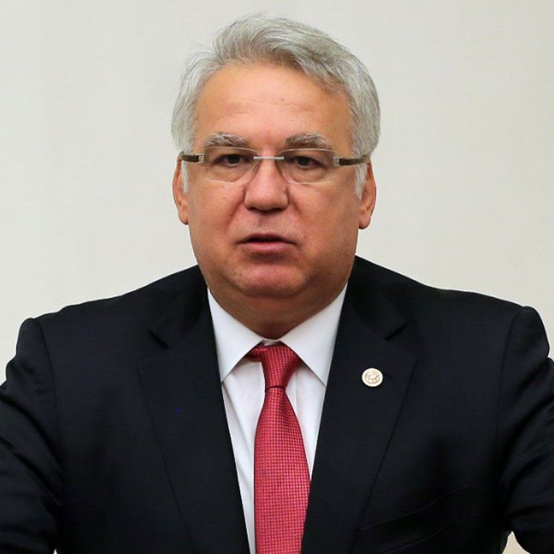 🗣️Eski AKP milletvekili Hüseyin Kocabıyık'tan şok sözler:

-AKP herkese bir şey dağıtıyor. Bana da verdiler. Eşimi vali yapmışlardı. Bir takım şeylere itiraz ettiğim için de geri aldılar. Sistem bu. O nedenle susuyorlar.