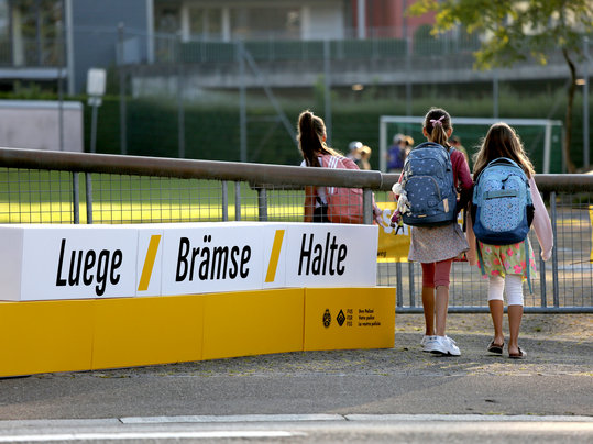 Schulbeginn 2025 – Abschluss der Kampagne
Die Zürcher Polizeikorps unterstützten die nationale Kampagne mit unterschiedlichen Aktionen und trugen damit zu mehr Sicherheit auf dem Schulweg bei.

zh.ch/de/news-uebers…