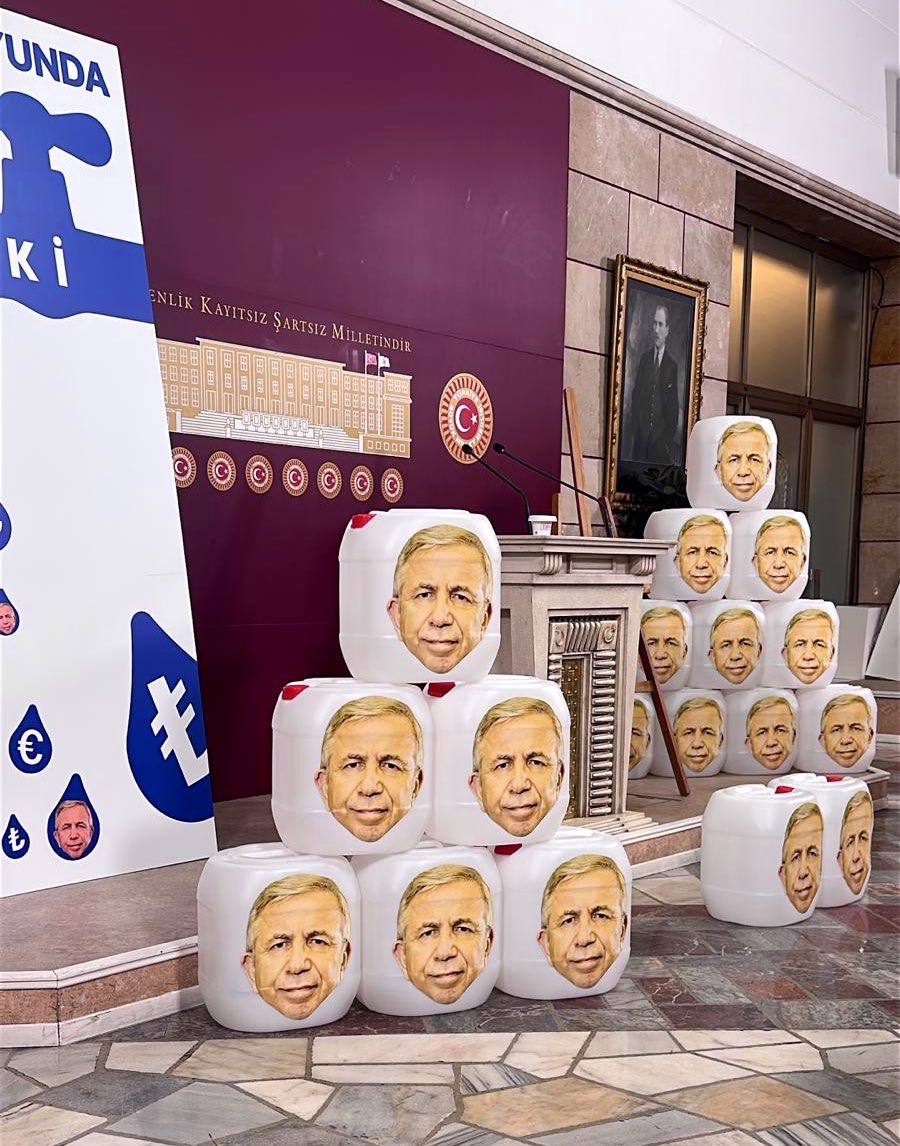 Osman Gökçek gibi adamı milletvekili yaparsan, meclisi böyle lunaparka çevirir