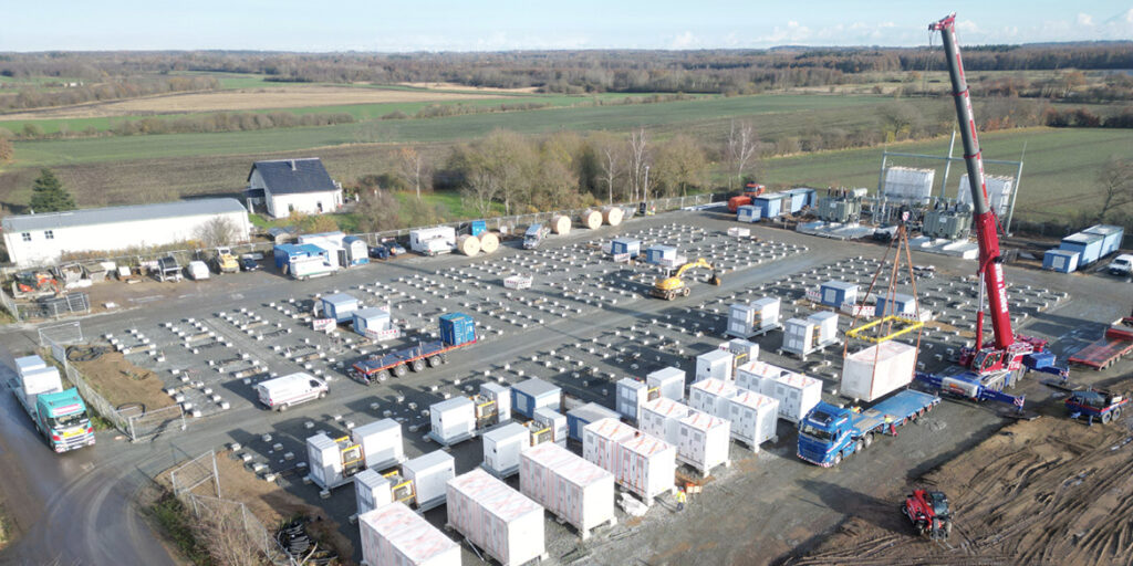 BSW-Solar fordert Ausbauziel von 100 Gigawattstunden Batteriespeicher bis 2030: Die aktuelle installierte Speicherkapazität muss damit in den kommenden fünf Jahren etwa vervierfacht werden.  Empfehlungen,… dlvr.it/TNVnl7 #Photovoltaik #ErneuerbareEnergien #Solarenergie