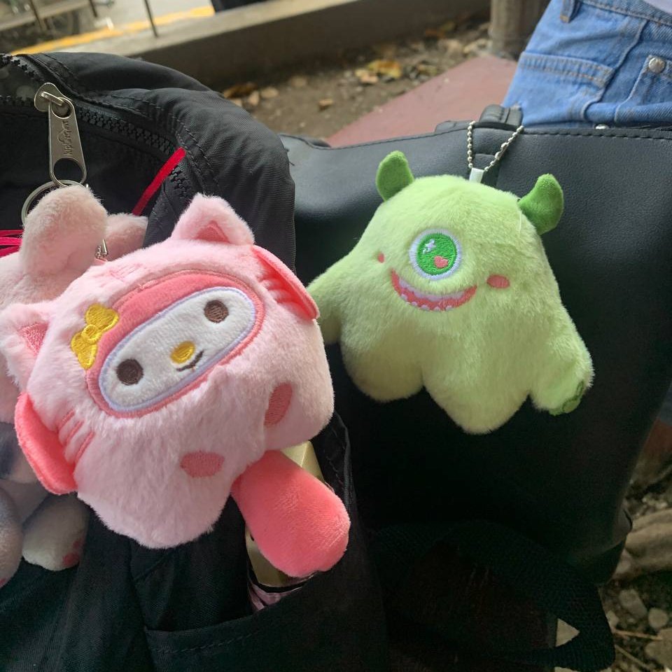 yoimehya's tweet image. look at what me n my friend got at the claw machine today! ✨🩷
