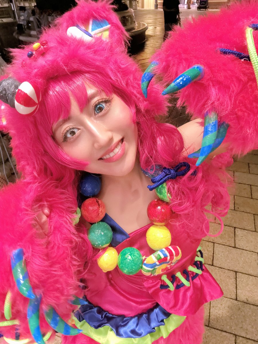 体調不良＆引越しで死んでた8月9月を乗り越えて今年も2日間ユニバ仮装してきたぞ〜〜🎃！！
ポケ擬ピカチュウ⚡️＆ハミクマキャンディ🍭

愉快な美少女たちと一緒に遊べたから、1億年ぶりの一から自作頑張ってよかった🥹💖

ハミクマの目玉＆歯茎はめいどいんかぴ👀✨
(<a href="/kapihoyo_cos/">ふーか🐻‍❄️👑</a>)