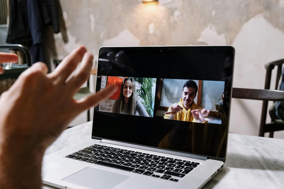 Collabowio's tweet image. Collabow Chat: Just a reminder that we’ve added Chat to the mobile app. Collabow Chat provides a way to stay in touch with work colleagues, partners, suppliers, teams, remote workers, friends, and family.

🌎💚 #techforgood #filesharing #filesharingplatform  #chatgpt #collabow