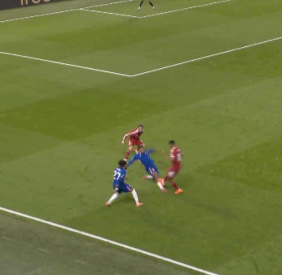 teddyy_01's tweet photo. Taylor and @FA_PGMOL are fucking disgrace. Again a decision went against us could’ve costed us the game. That is serious harmful foul by Gakpo endangering a player. Could’ve easily broken his leg. Taylor allows them to take a quick throw in and VAR couldn’t review. No replayshown https://t.co/8EAxj4dINy