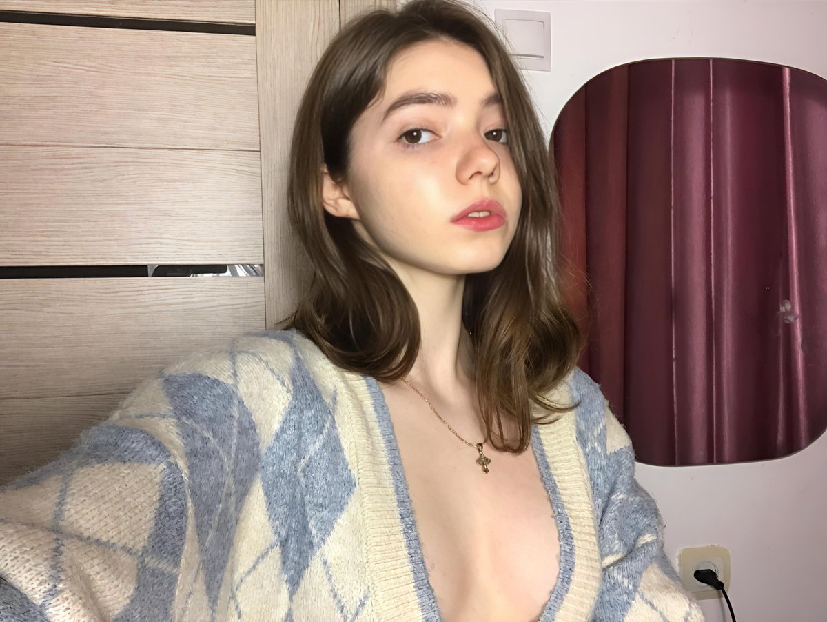plumpy_mage_'s tweet image. how do I look today? ✨