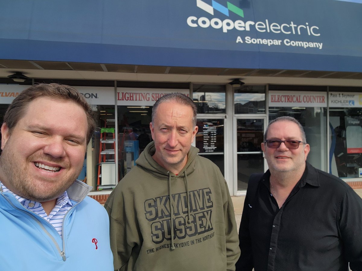 ZLEDLighting's tweet image. ✨ Teamwork makes the industry shine! Ross joined Mark DiLucca - Kunz-Powell &amp;amp; Branch Mgr Joe Ceras @cooperelectric_ in Fairless Hills, PA. ⚡️Sharing ideas, stories, &amp;amp; strengthen the partnerships that keep projects moving. 💡#ZLEDLighting &amp;amp; #MagnilumenPlus  brighter together!