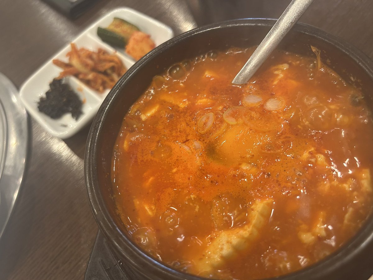 昨日の鯛白湯ラーメン🍜と今日のアワビ入り純豆腐チゲ🍲
オッサンご飯(　˙灬˙　)🍚
奥の肉寿司も絶品✨️
食欲の秋🍂°̥࿐( *¯ ꒳¯*)♡
 #シンプルライフ