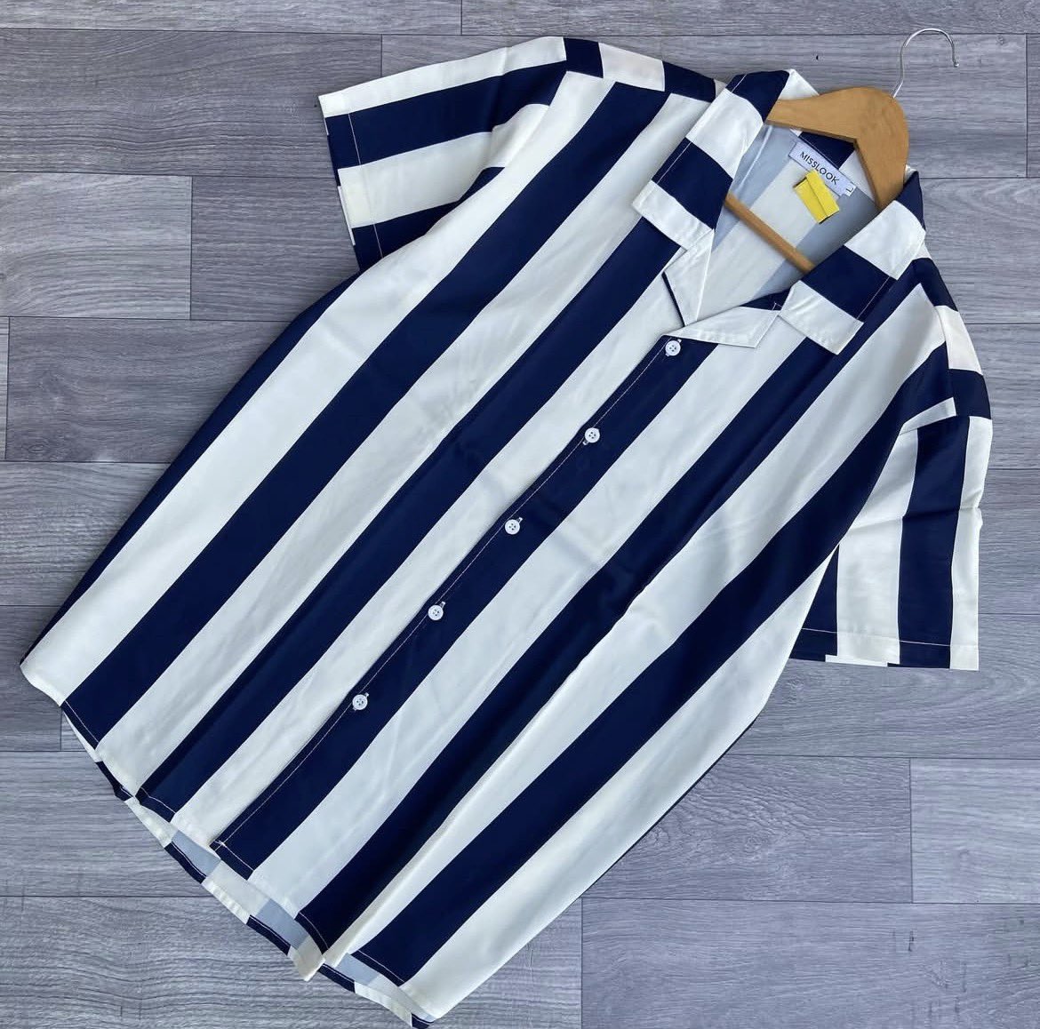 I sell nice vintage shirts at as cheap as 25000 Ugx each🥳❤️