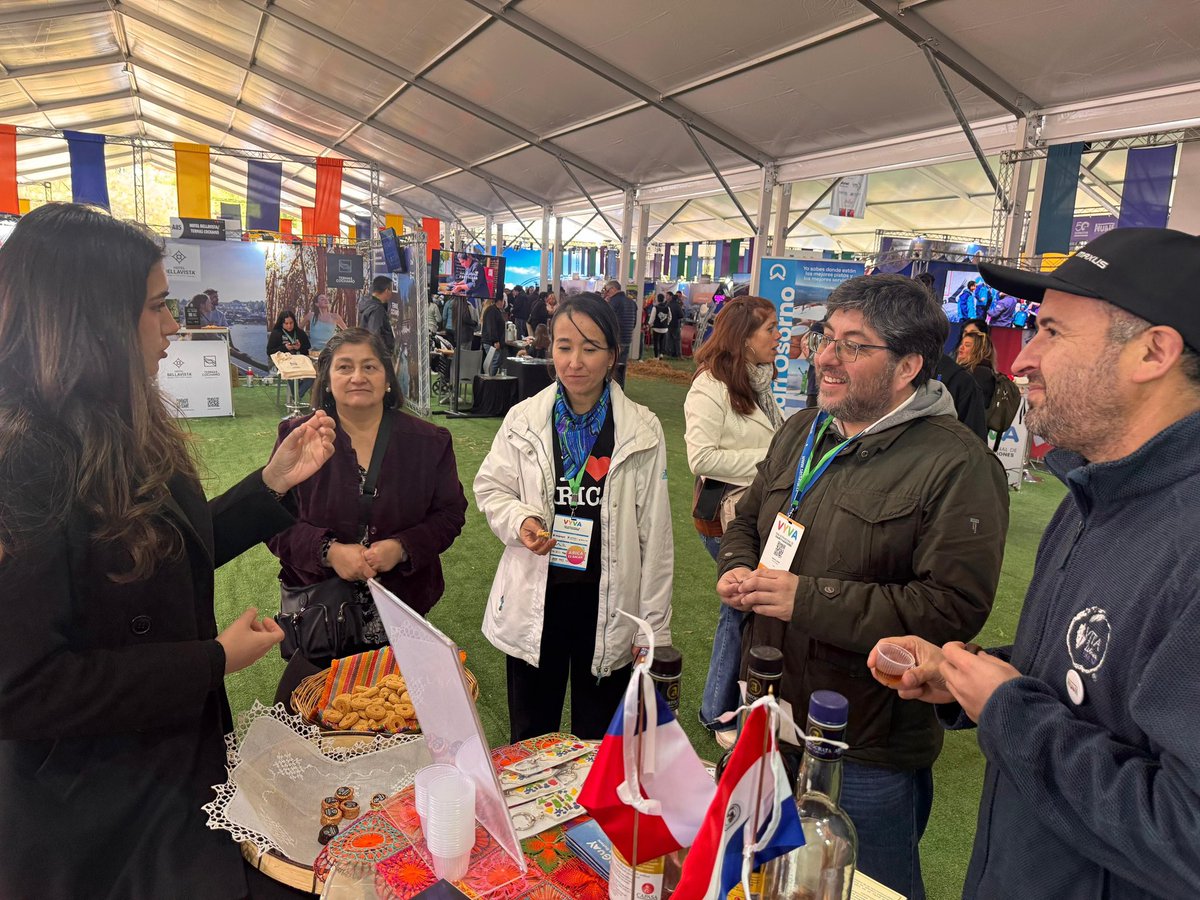 🇵🇾✨ Paraguay cautiva en Chile

En la Feria Internacional de Turismo VYVA 2025, nuestro país brilló con una presentación que conquistó al público y a los profesionales del sector.

👉 Compartimos el potencial de 🇵🇾 como destino auténtico, sostenible y en constante crecimiento.