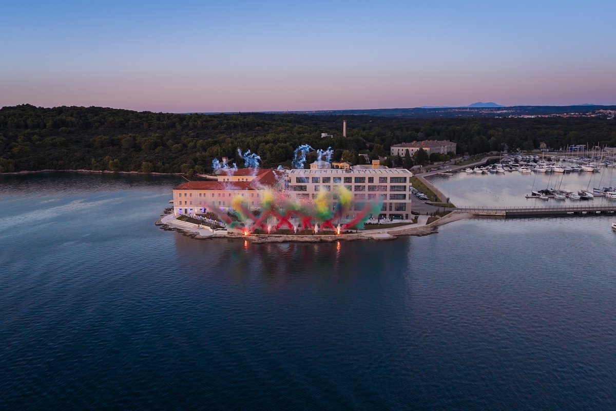 Poslovni.hr tweet media